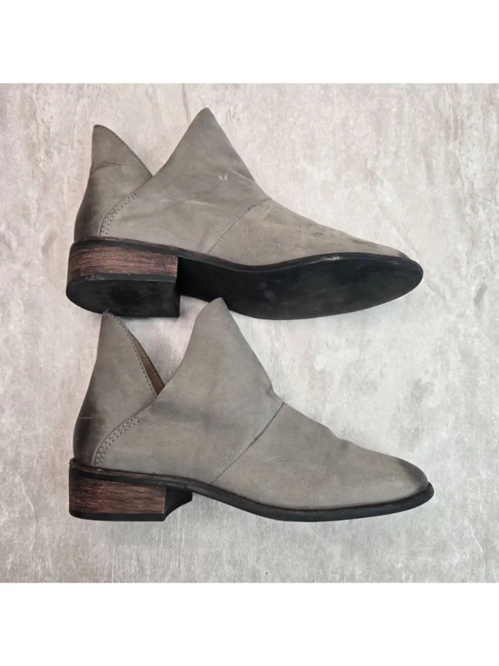 Steve Madden Ankle Booties Size 7 Gray Distressed Leather Low Heel Western Boots
